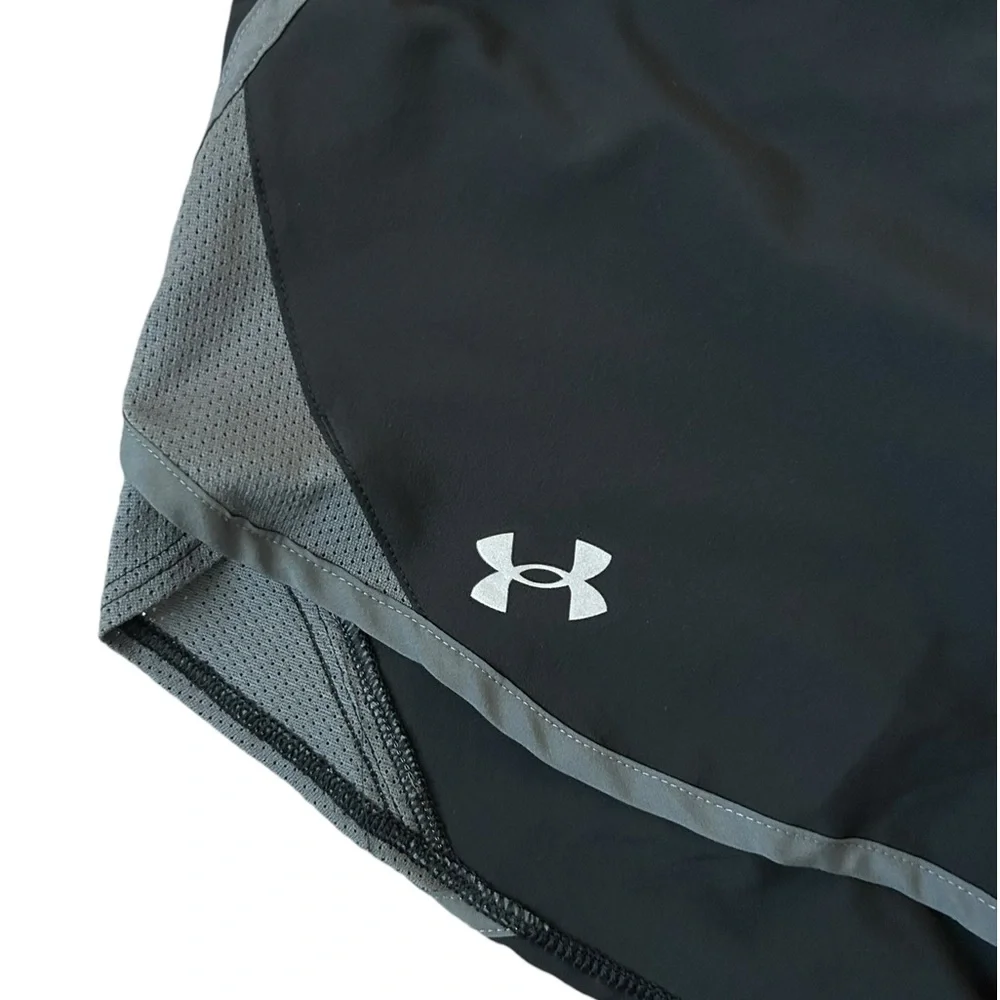 Under Armour Fly By 2.0 Heat Gear Black & Gray Lined Running Shorts S/M